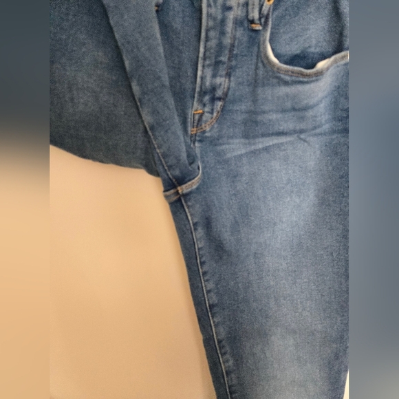 Good American Dark Blue Ankle Jeans with cutoff hem | size 8 - Picture 3 of 8